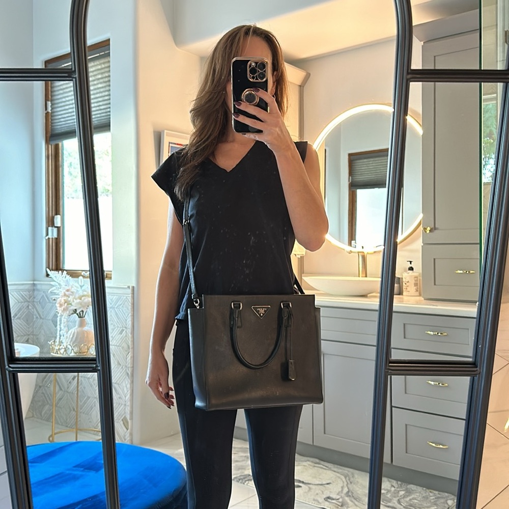 Prada Saffiano bag and wallet as new. 2 way to wear it! - Picture 11 of 12